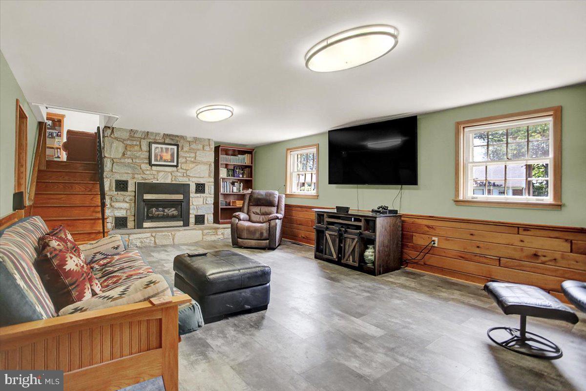 57 Springhouse Road Lancaster, PA 17603 - Photo 27 of 44 Family Room