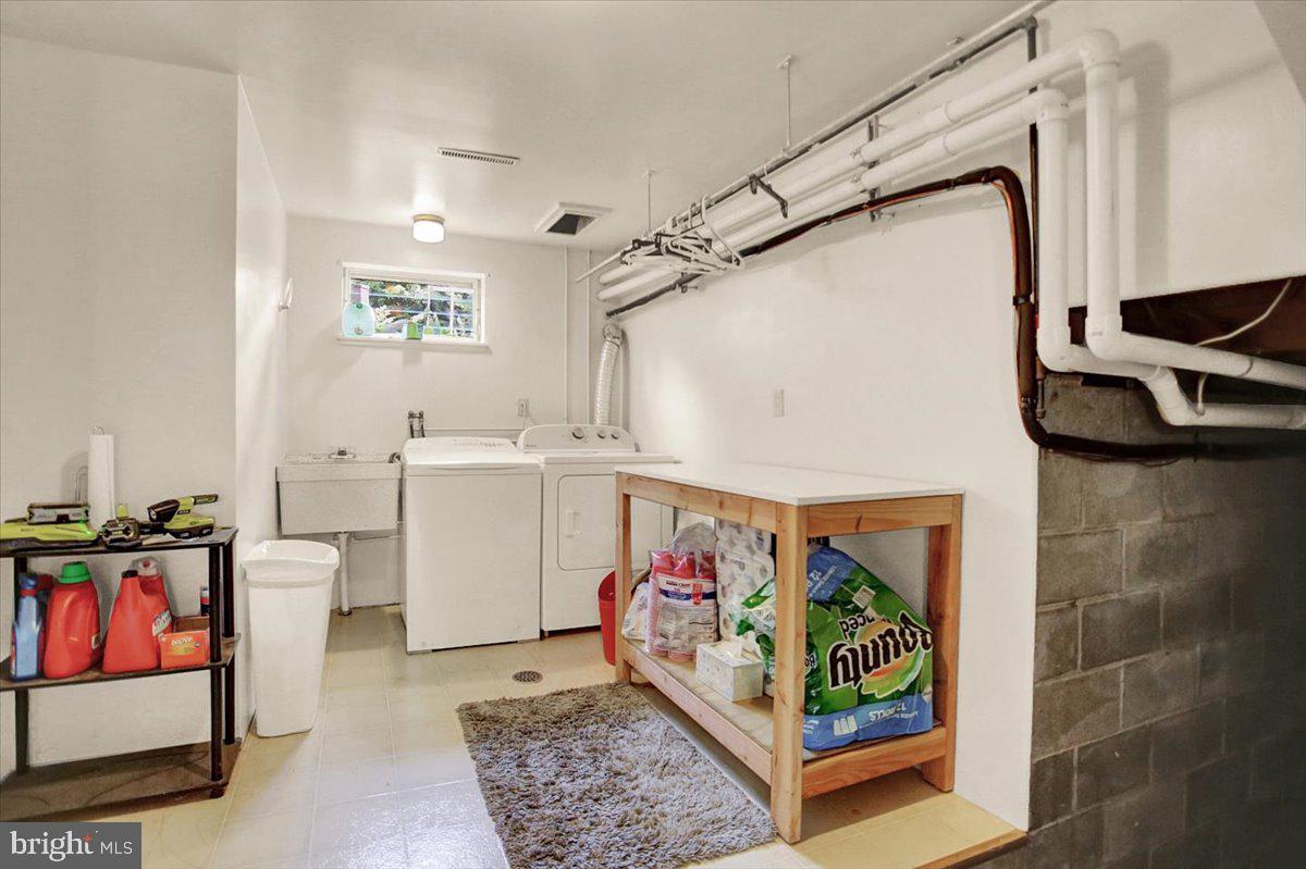 57 Springhouse Road Lancaster, PA 17603 - Photo 32 of 44 Laundry