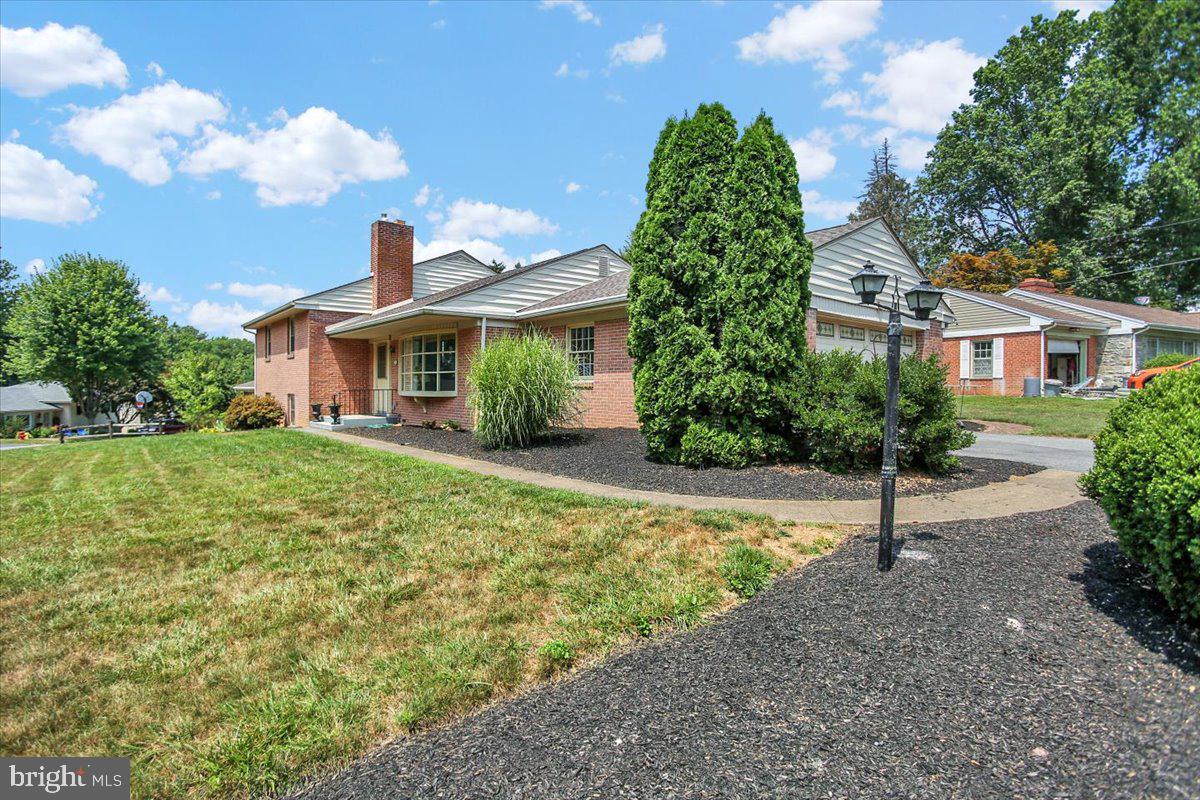 57 Springhouse Road Lancaster, PA 17603 - Photo 35 of 44 Side