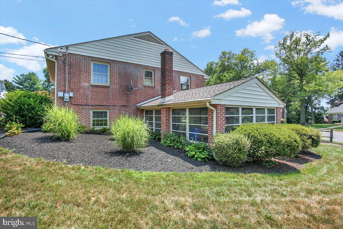 57 Springhouse Road Lancaster, PA 17603 - Photo 42 of 44 Side