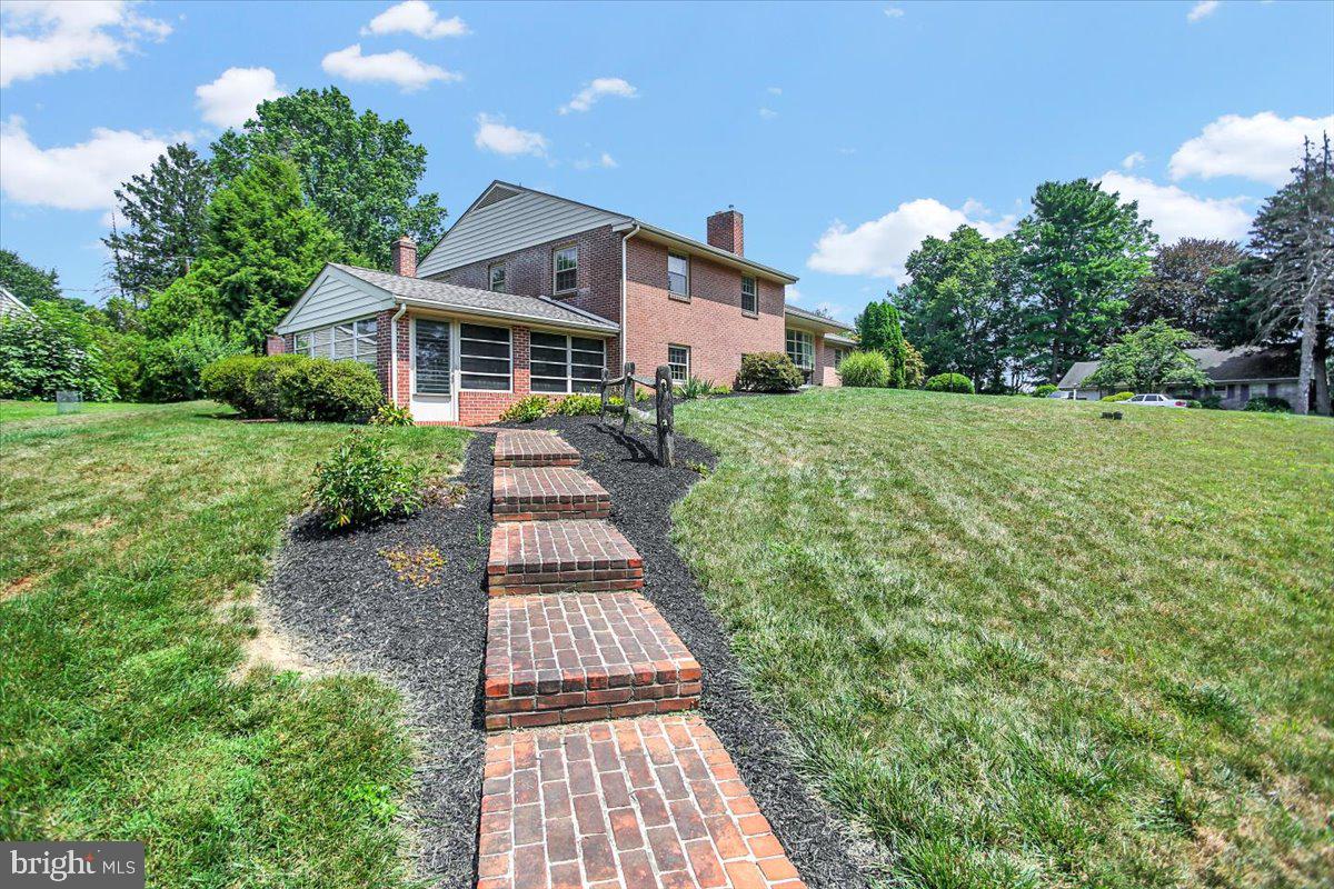 57 Springhouse Road Lancaster, PA 17603 - Photo 43 of 44 Front