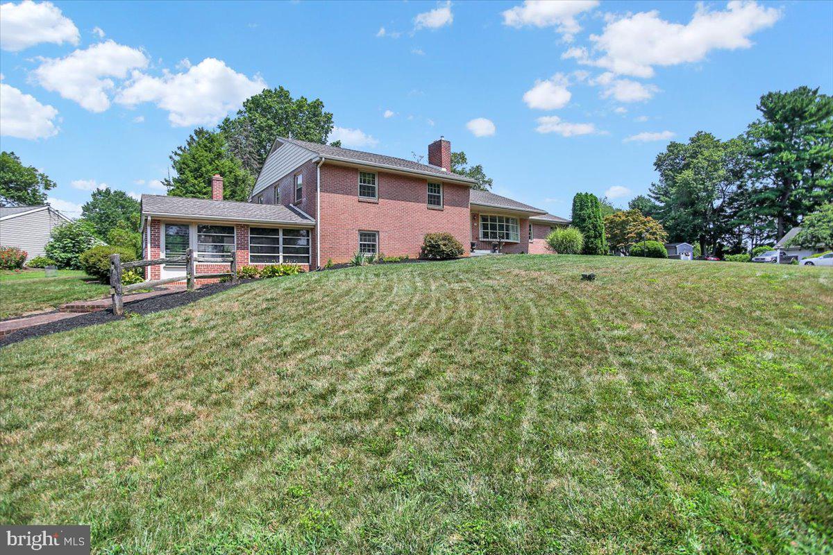 57 Springhouse Road Lancaster, PA 17603 - Photo 44 of 44 Front