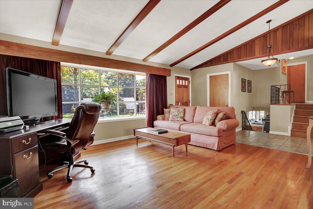 57 Springhouse Road Lancaster, PA 17603 - Photo 6 of 44 Living Room