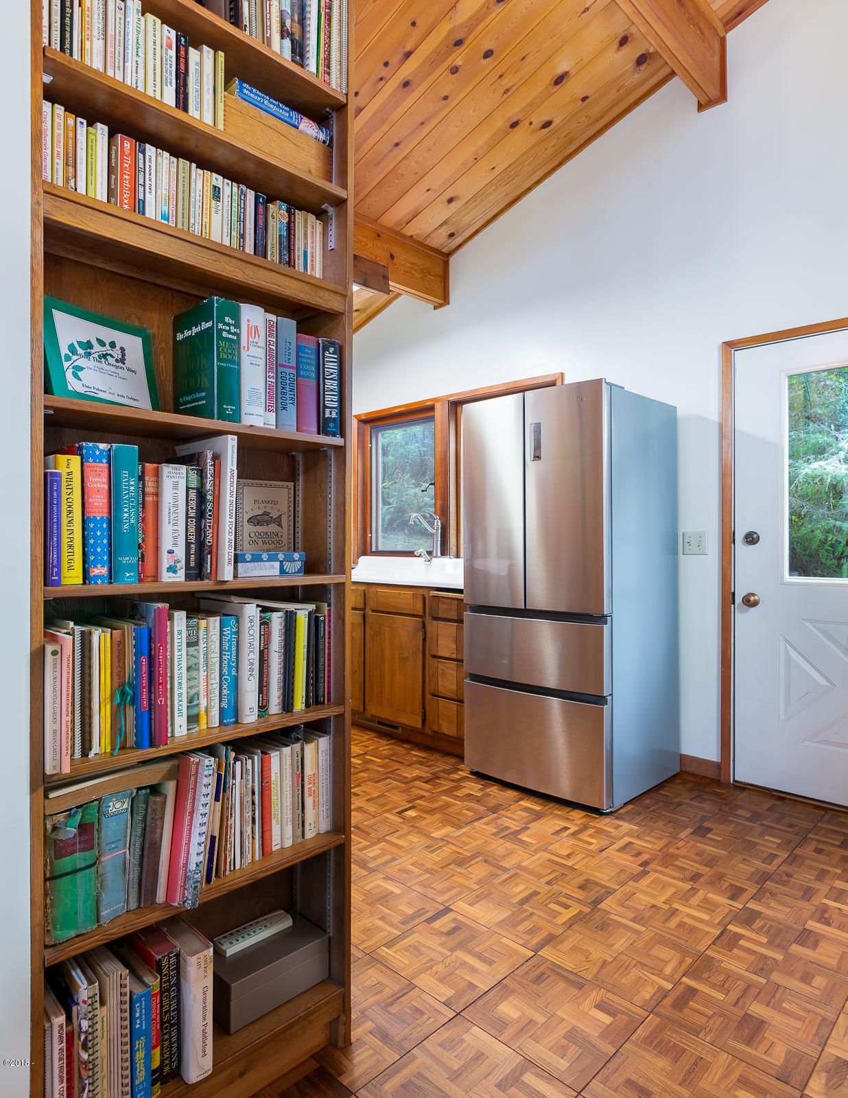 56305 Spruce Road Otis, OR 97368 - Photo 6 of 35 Kitchen