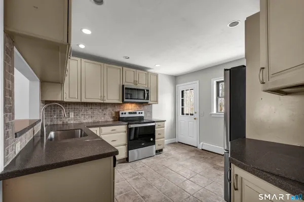 $450,000 | 4 Copper Ridge Circle, Unit 4, Guilford, CT 06437