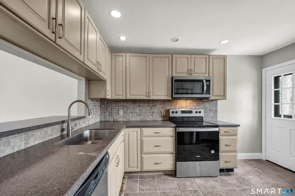 $450,000 | 4 Copper Ridge Circle, Unit 4, Guilford, CT 06437