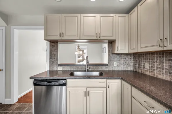 $450,000 | 4 Copper Ridge Circle, Unit 4, Guilford, CT 06437