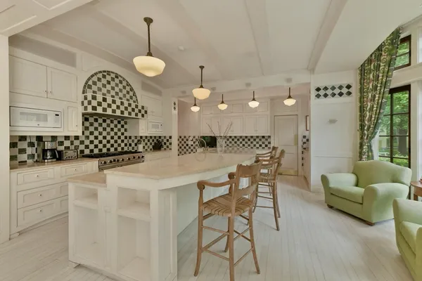 $11,750,000 | 15 Claridge Drive, Weston, MA 02493