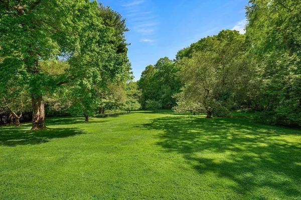 $11,750,000 | 15 Claridge Drive, Weston, MA 02493