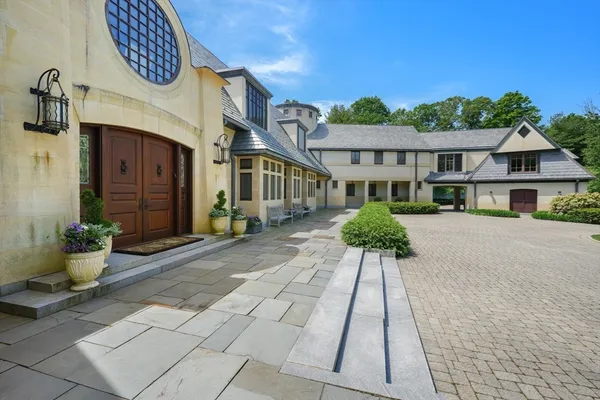 $11,750,000 | 15 Claridge Drive, Weston, MA 02493