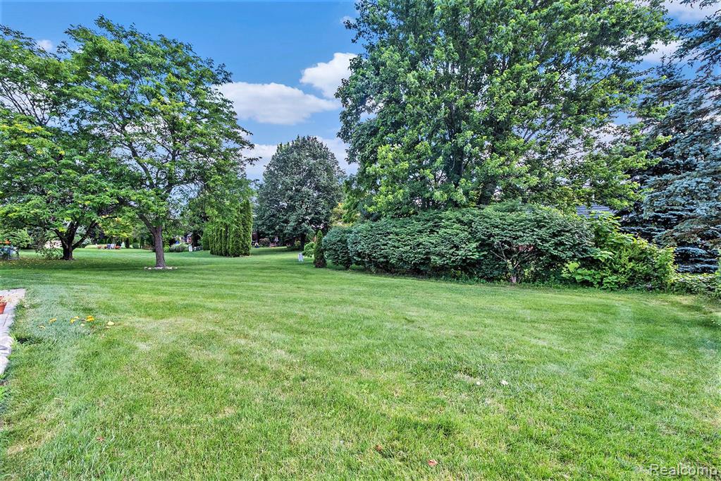857 Hampton Circle Rochester Hills, MI 48307 - Photo 39 of 41