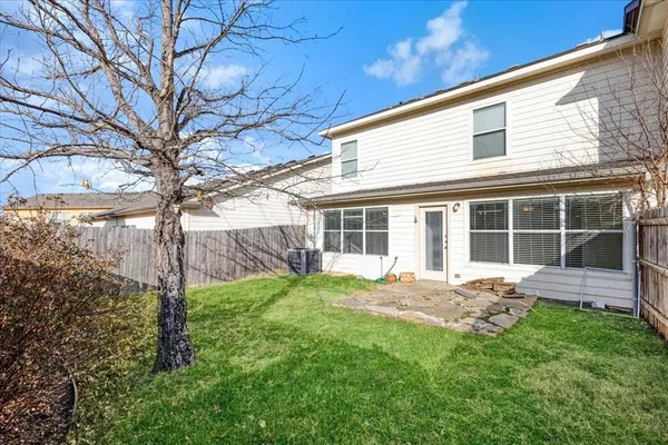 a view of a house with backyard