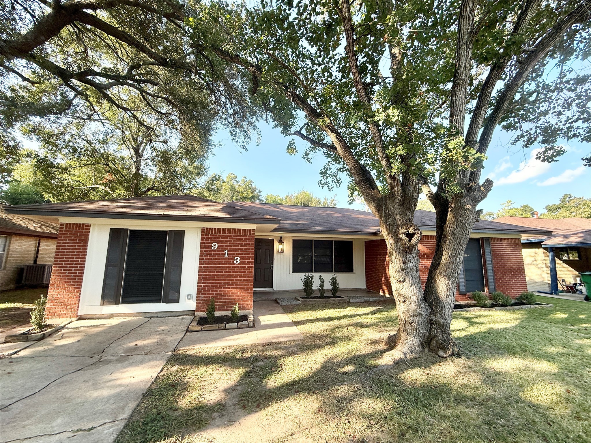 913 Wimberly Street Angleton, TX 77515 - Photo 1 of 24 a front view of a house with garage