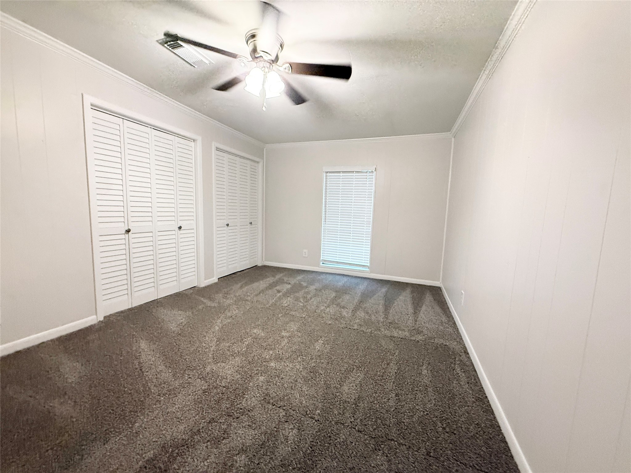913 Wimberly Street Angleton, TX 77515 - Photo 21 of 24 an empty room with ceiling fan and window