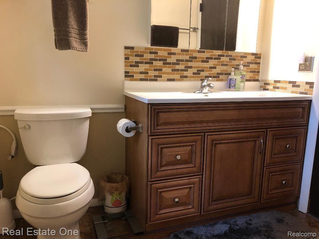 12176 Pine Ridge Drive Perry, MI 48872 - Photo 18 of 33 pine ridge bath 3 - Copy.jpeg