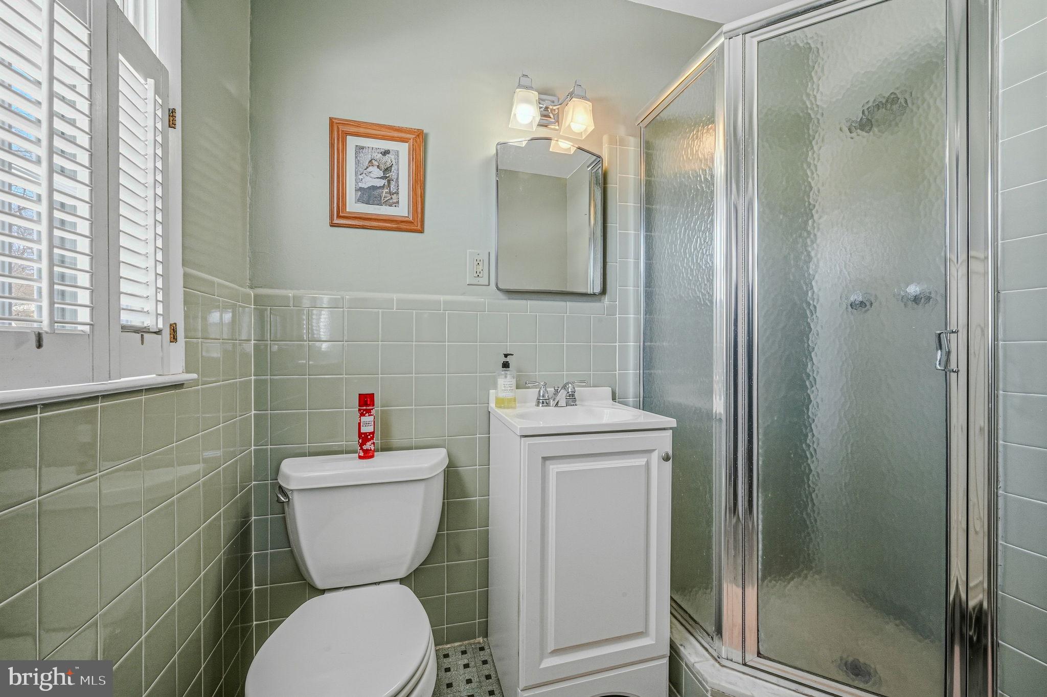 2414 Caney Road Wilmington, DE 19810 - Photo 17 of 37 Primary En-Suite Bath