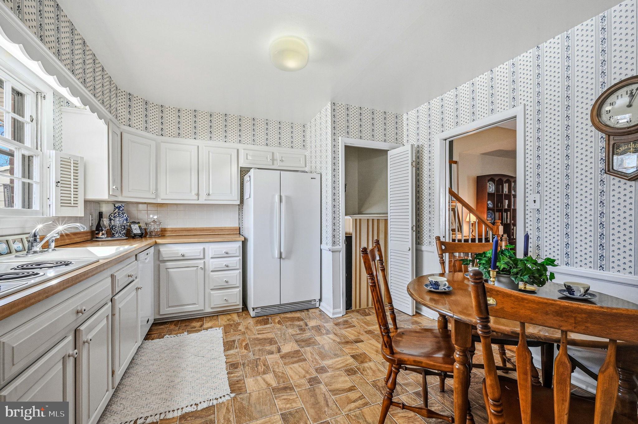 2414 Caney Road Wilmington, DE 19810 - Photo 10 of 37 Light & Bright Kitchen