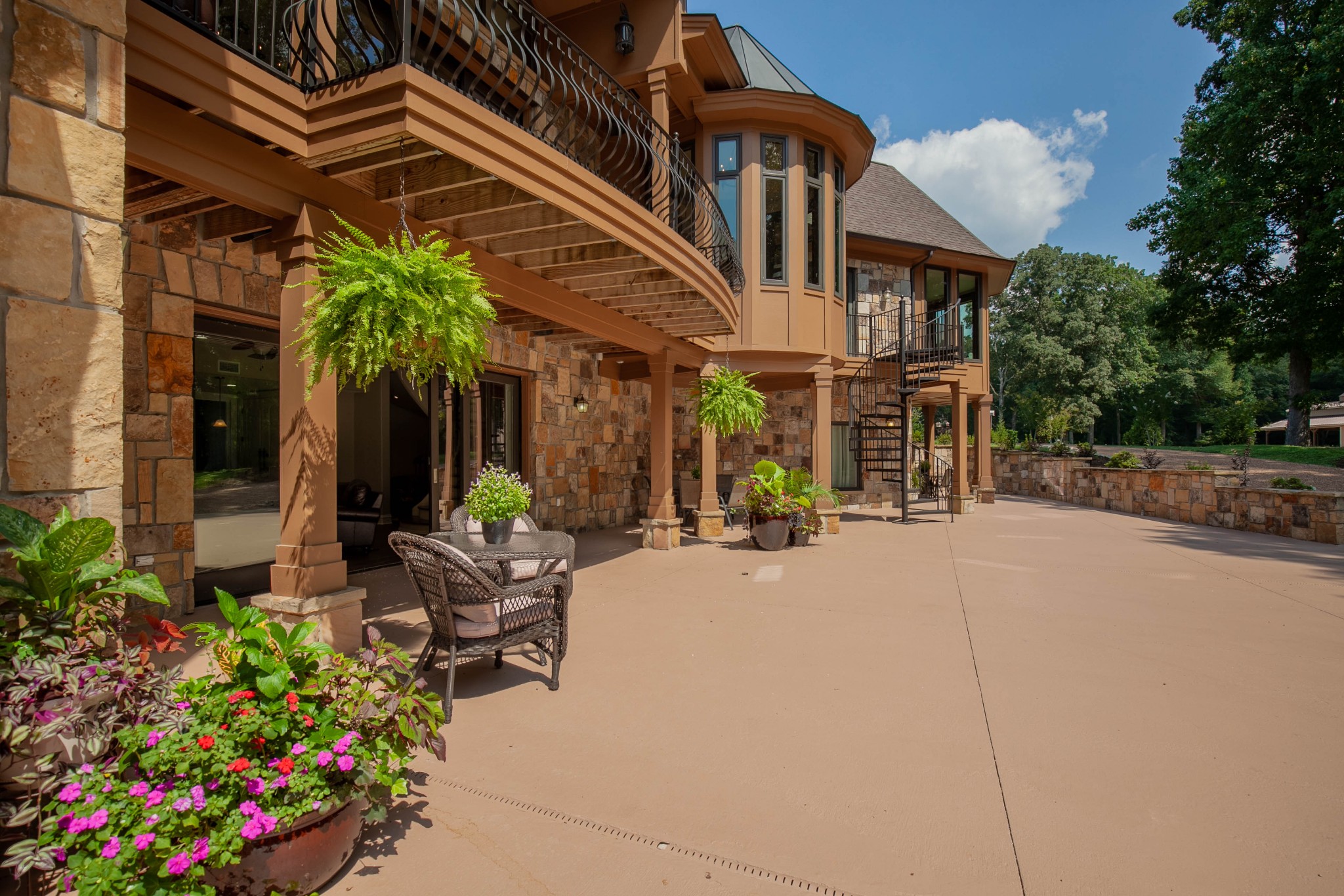 3747 Armstrong Road Springfield, TN 37172 - Photo 47 of 50 a view of a building with sitting area