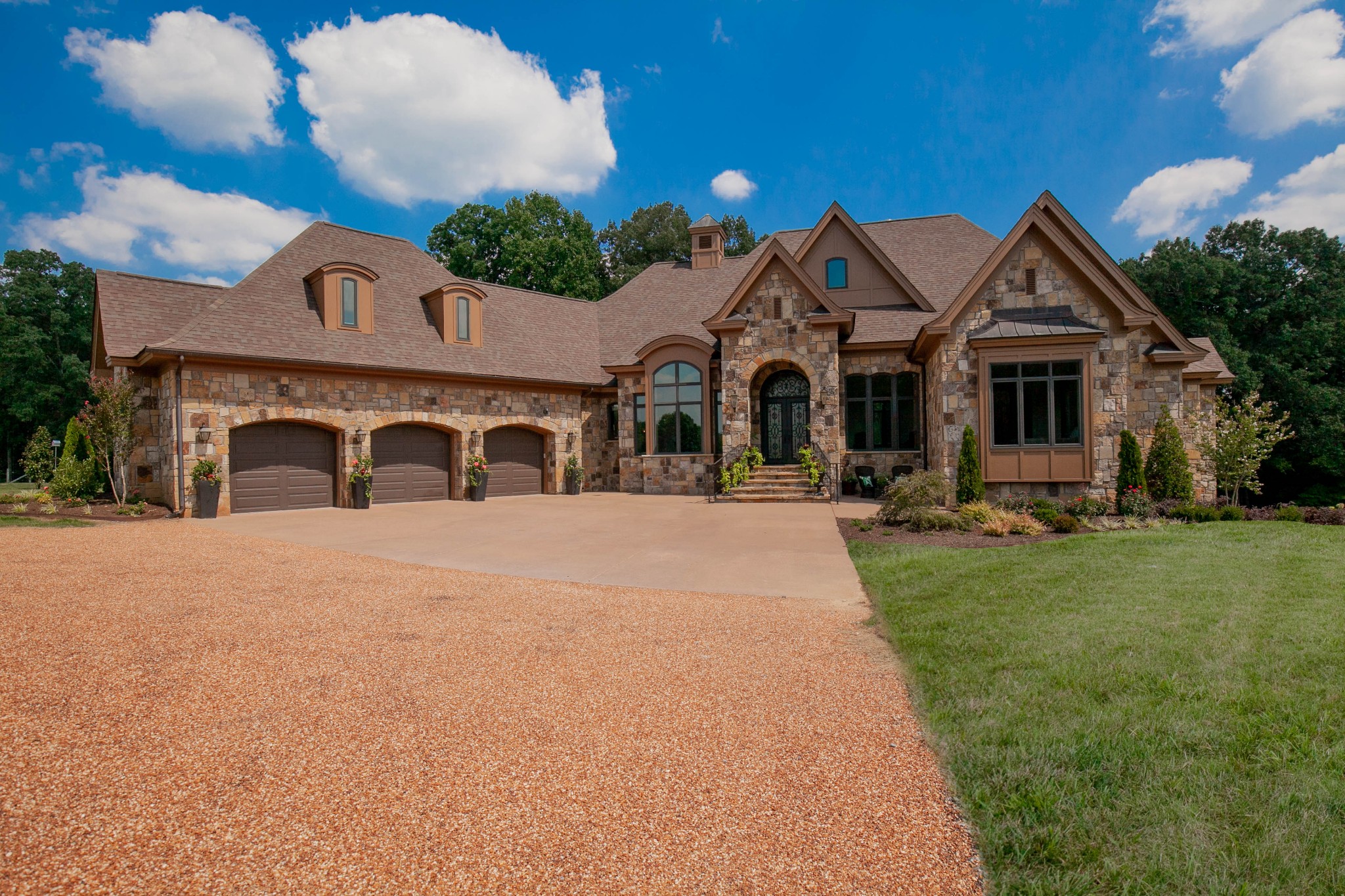 3747 Armstrong Road Springfield, TN 37172 - Photo 6 of 50 a front view of a house with a yard