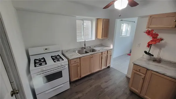 $1,300 | 4461 Highridge Street, Unit 2, Pittsburgh, PA 15214