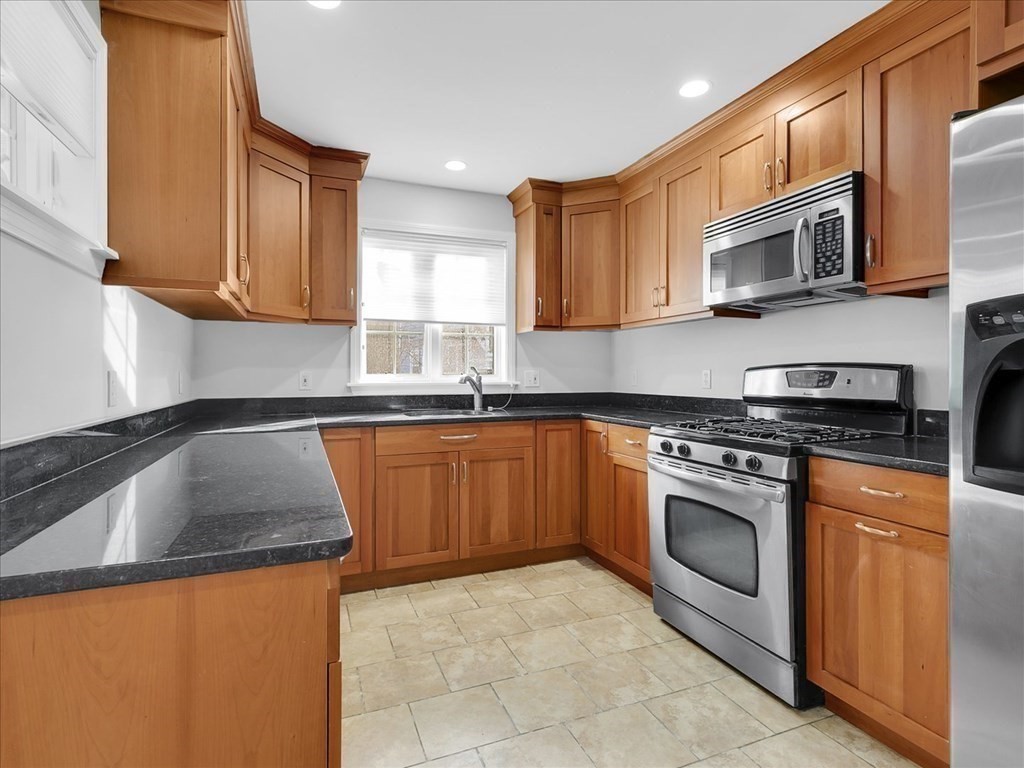 117 Sutherland Road, Unit 117 Boston, MA 02135 - Photo 10 of 42