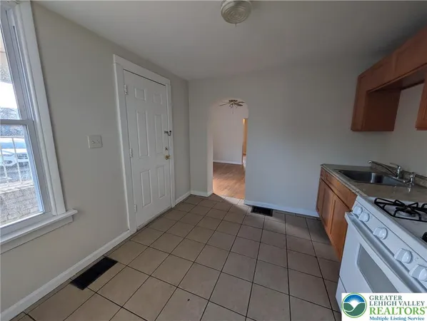 $1,250 | 723 Chestnut Street, Allentown, PA 18102