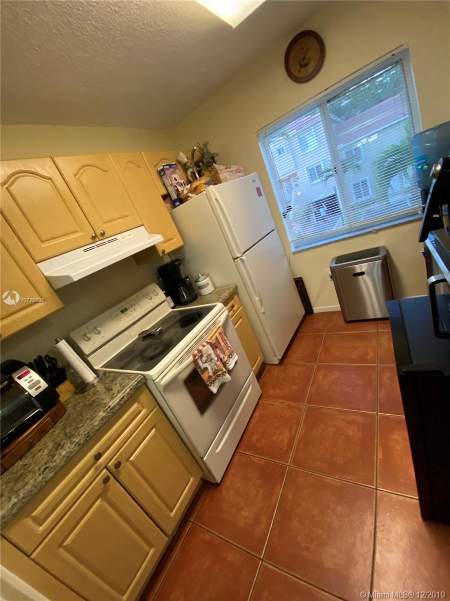 242 Riviera Circle Weston, FL 33326 - Photo 12 of 17