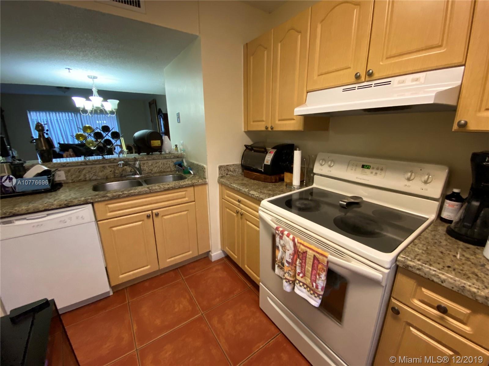 242 Riviera Circle Weston, FL 33326 - Photo 8 of 17