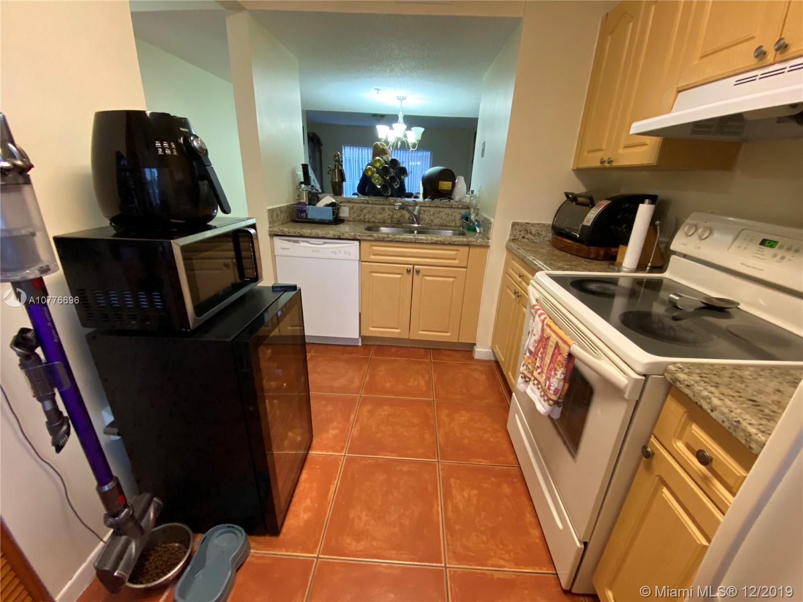 242 Riviera Circle Weston, FL 33326 - Photo 9 of 17