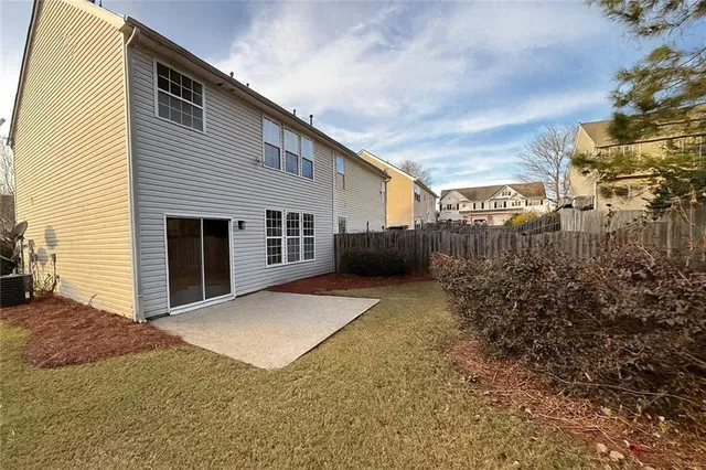 a view of a house with a backyard