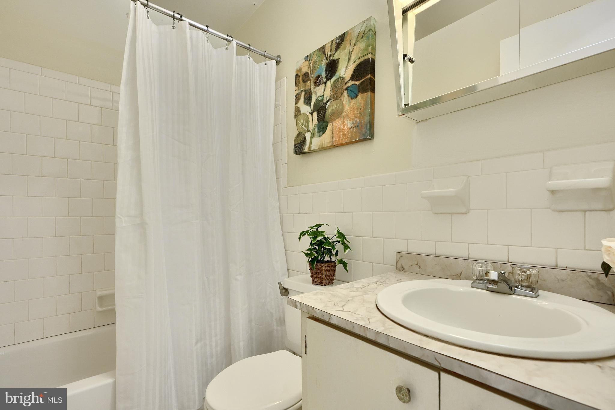 3661 Rockberry Road Baltimore, MD 21234 - Photo 19 of 29 Hall Full Bathroom