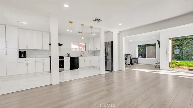 $1,050,000 | 11200 Amestoy Avenue, Granada Hills, CA 91344