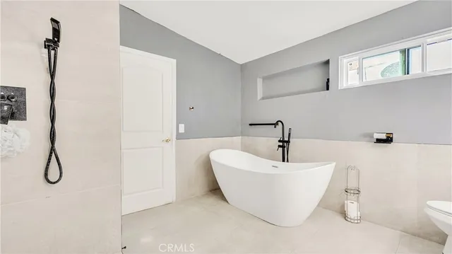 $1,050,000 | 11200 Amestoy Avenue, Granada Hills, CA 91344