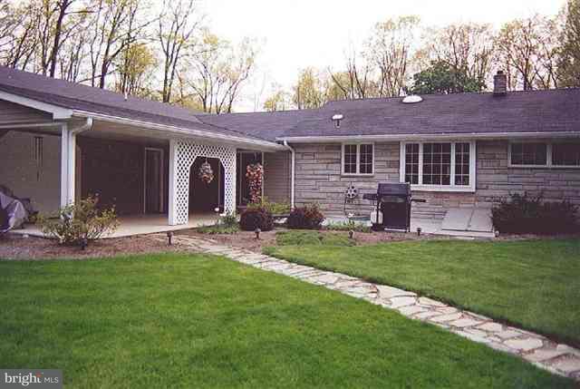 240 Lawn Road Palmyra, PA 17078 - Photo 2 of 22 Gallery Image 2