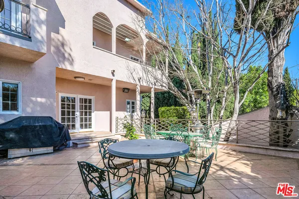 a view of a house with backyard and sitting area