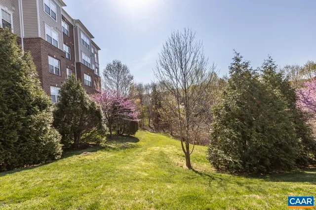 $1,750 | 1051 Glenwood Station Lane, Unit 203, Charlottesville, VA 22901