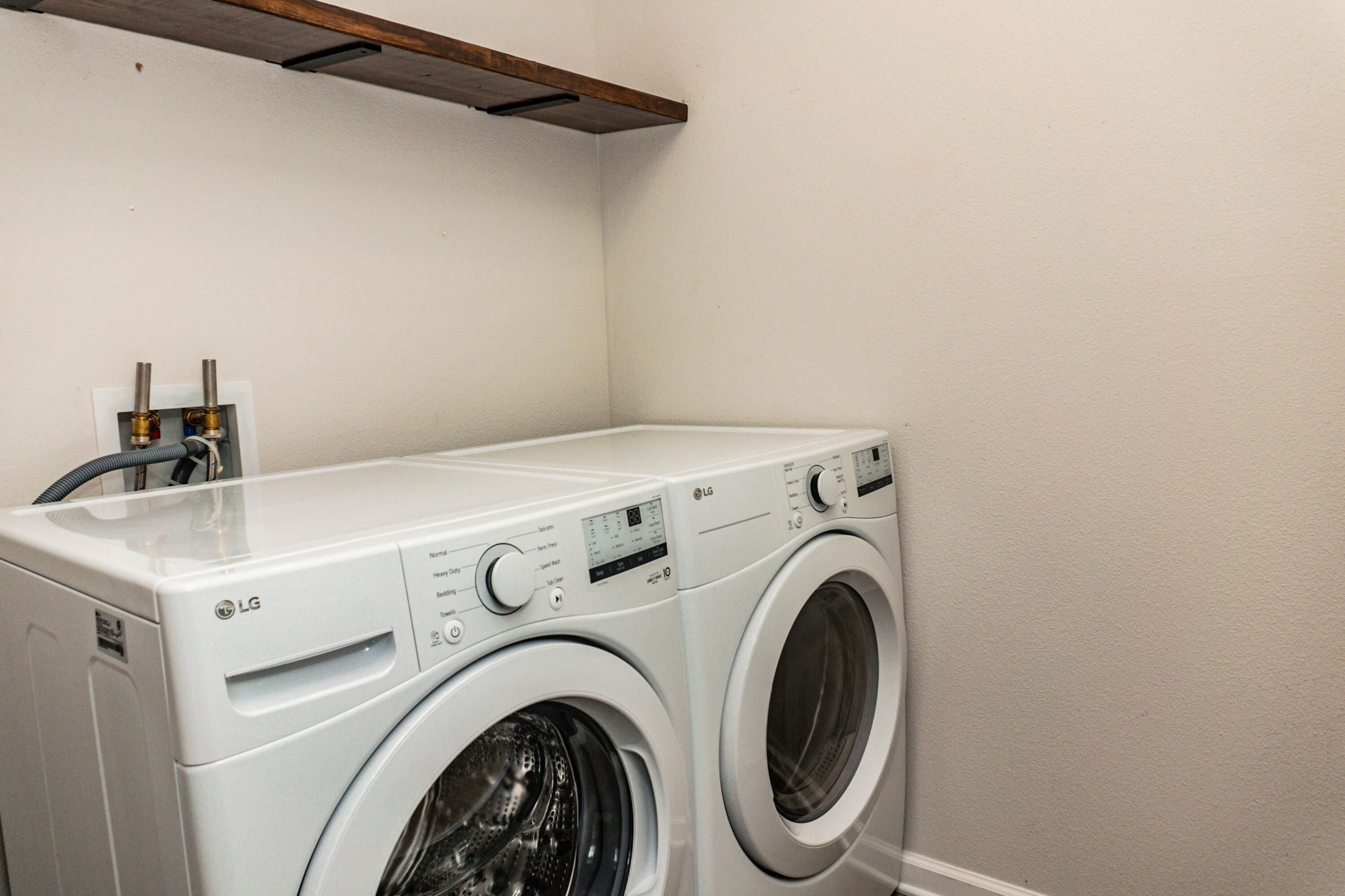 202 Laurel Hill Street Crestview, FL 32539 - Photo 13 of 25 a utility room with dryer and washer