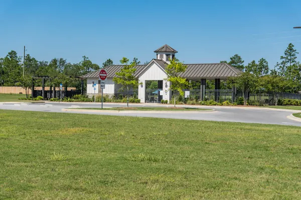 $1,995 | 202 Laurel Hill Street, Crestview, FL 32539