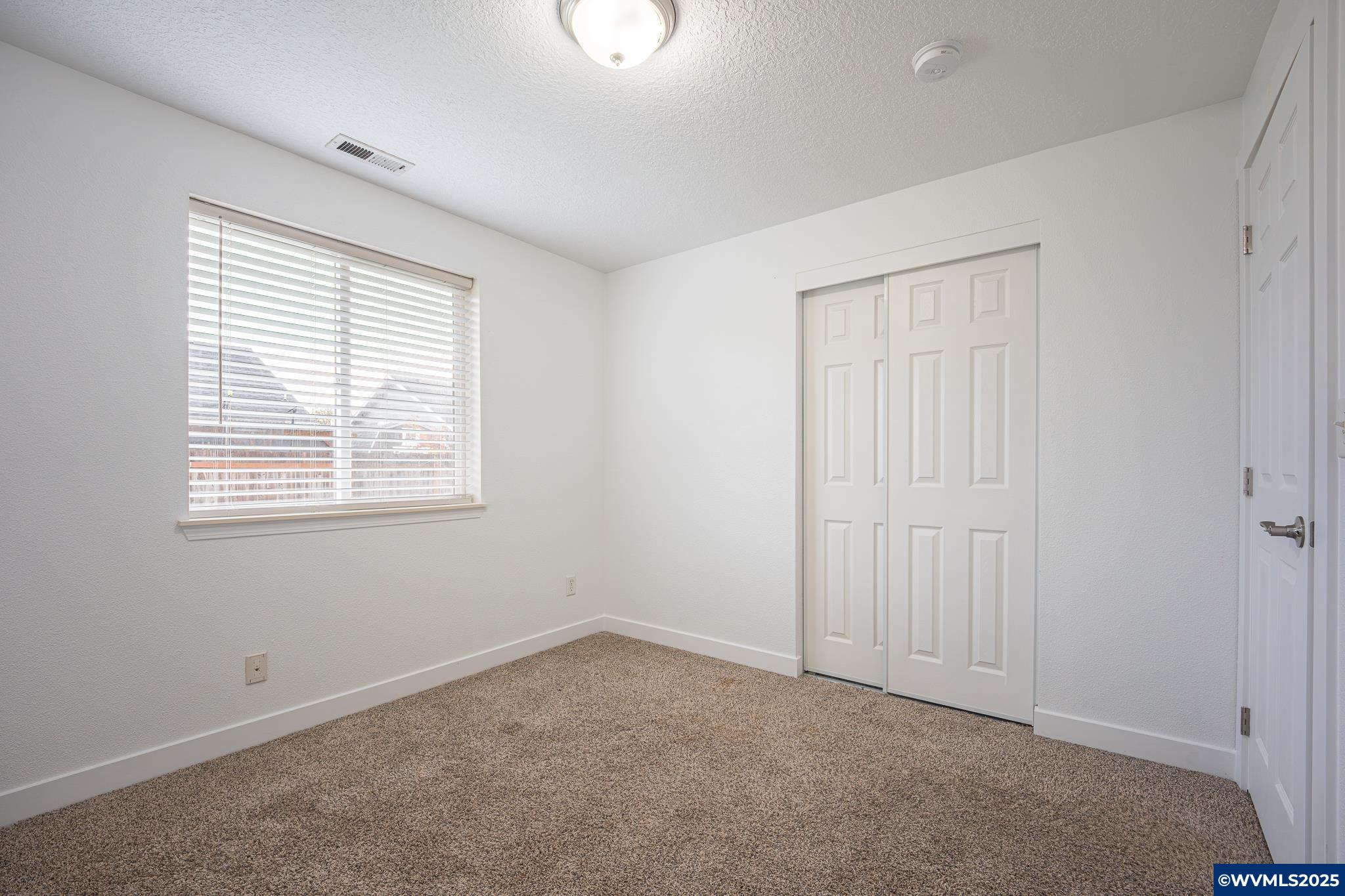1467 South 7th Street Independence, OR 97351 - Photo 18 of 31 an empty room with a window