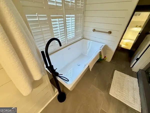 $899,000 | 1093 Wharfside Court, Greensboro, GA 30642