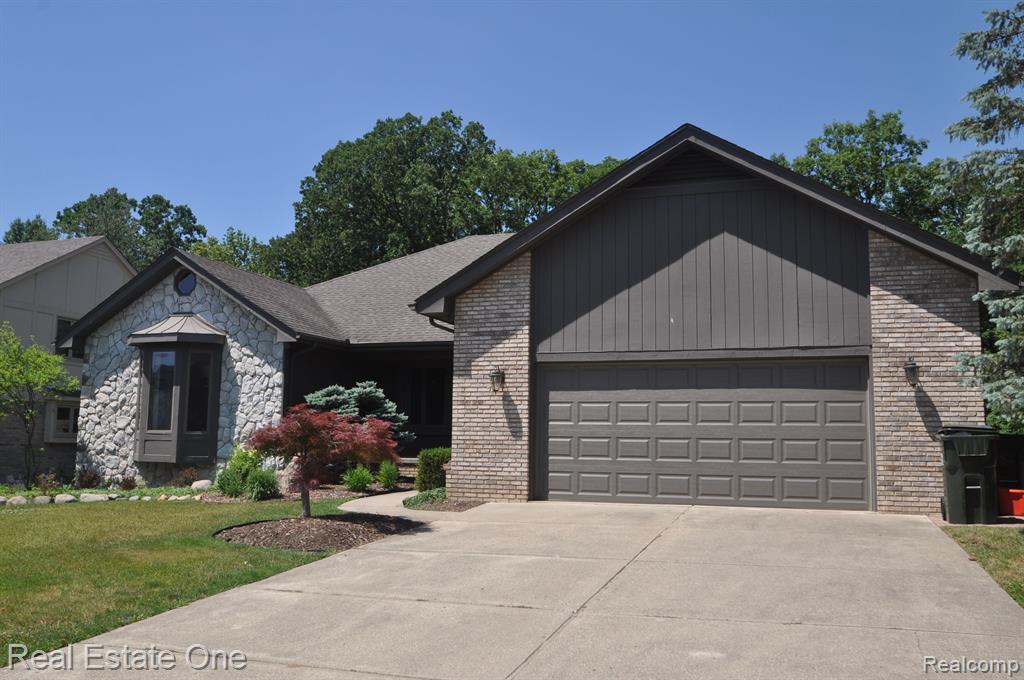 2185 Clinton View Circle Rochester Hills, MI 48309 - Photo 2 of 36
