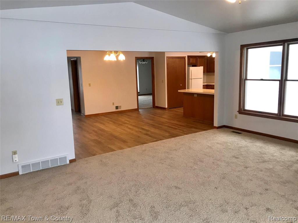 4271 East Carpenter Road Flint, MI 48506 - Photo 8 of 44