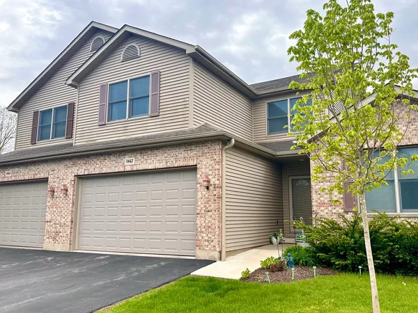 $309,900 | 1462 Ridge Drive, Sycamore, IL 60178