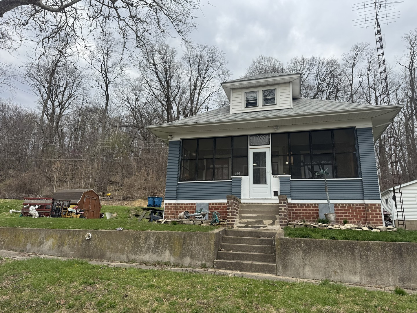 908 Willow Street Depue, IL 61322 - Photo 1 of 14