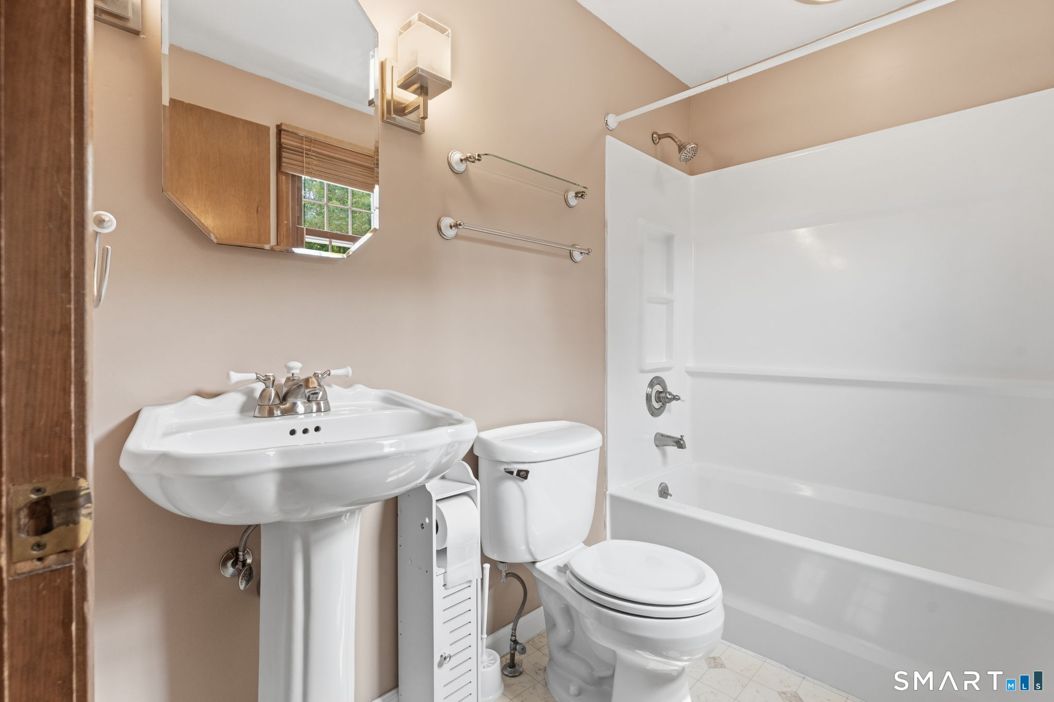 75 Grissom Road Manchester, CT 06042 - Photo 17 of 32