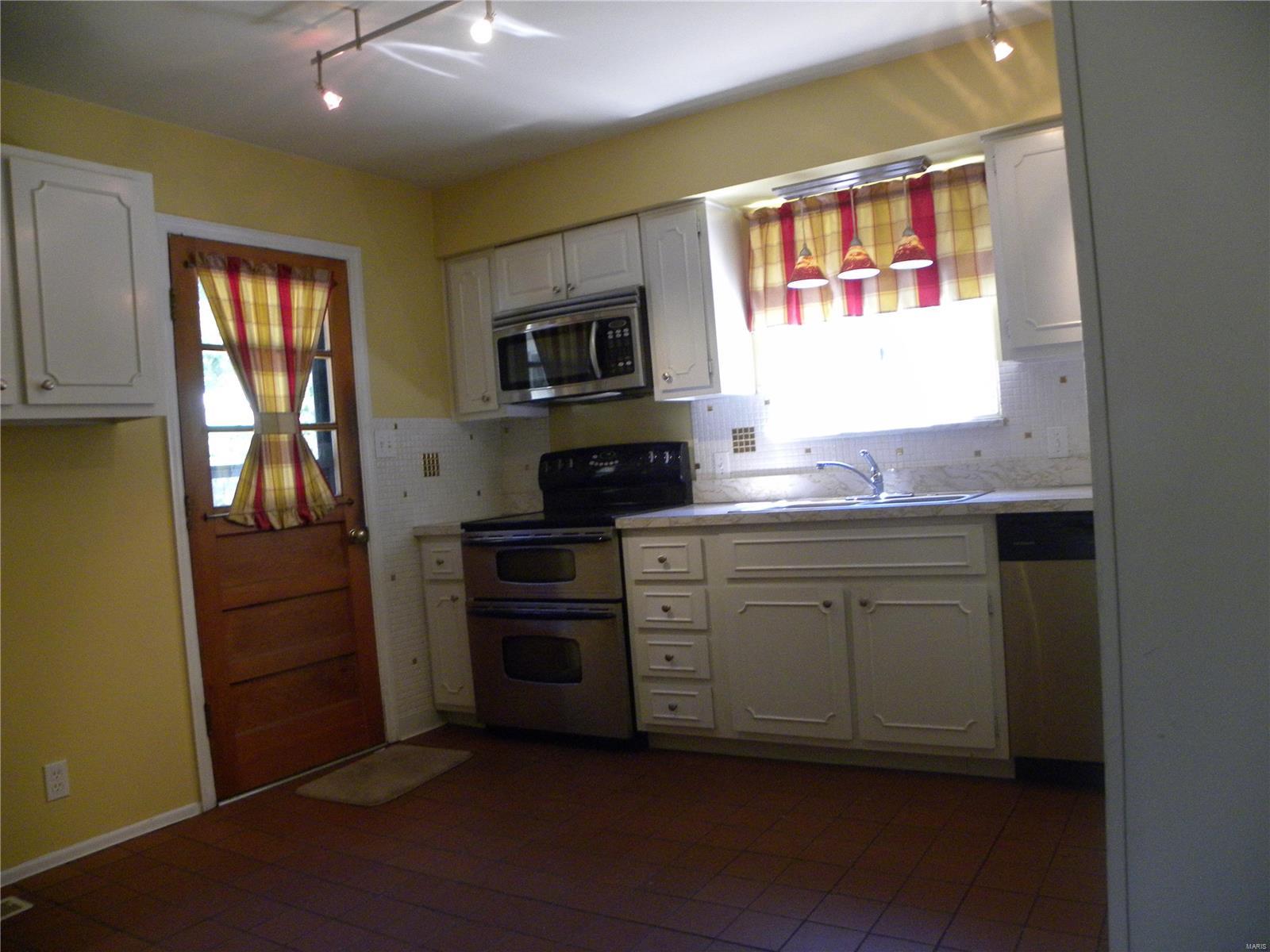 15534 Clayton Road Ballwin, MO 63011 - Photo 12 of 33 Gallery Image 12
