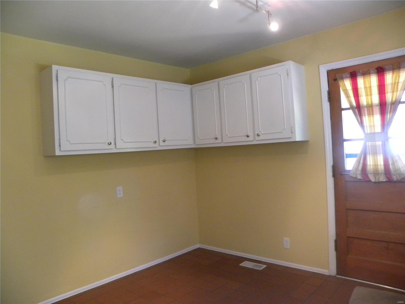 15534 Clayton Road Ballwin, MO 63011 - Photo 14 of 33 Gallery Image 14