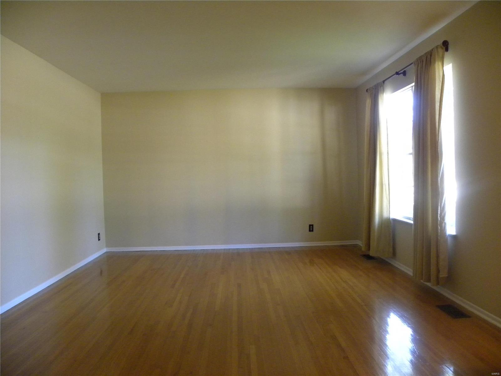 15534 Clayton Road Ballwin, MO 63011 - Photo 17 of 33 Gallery Image 17