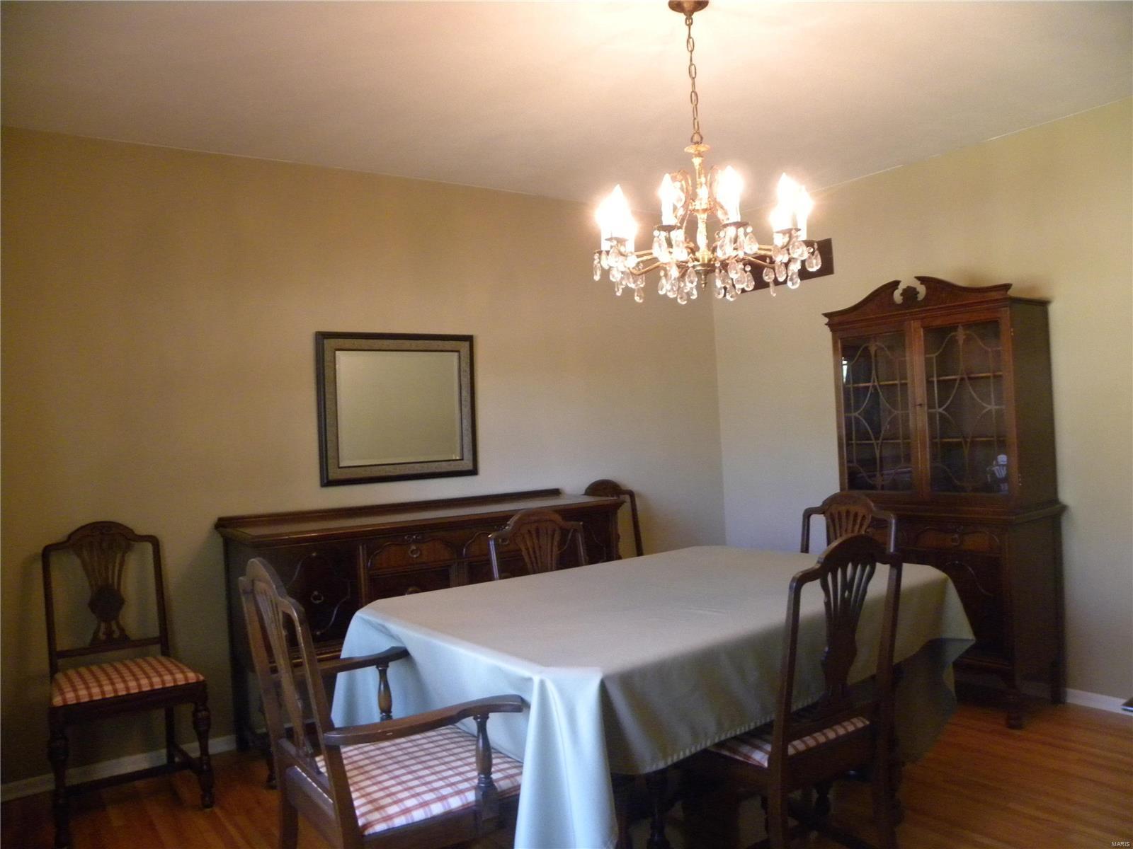 15534 Clayton Road Ballwin, MO 63011 - Photo 18 of 33 Gallery Image 18