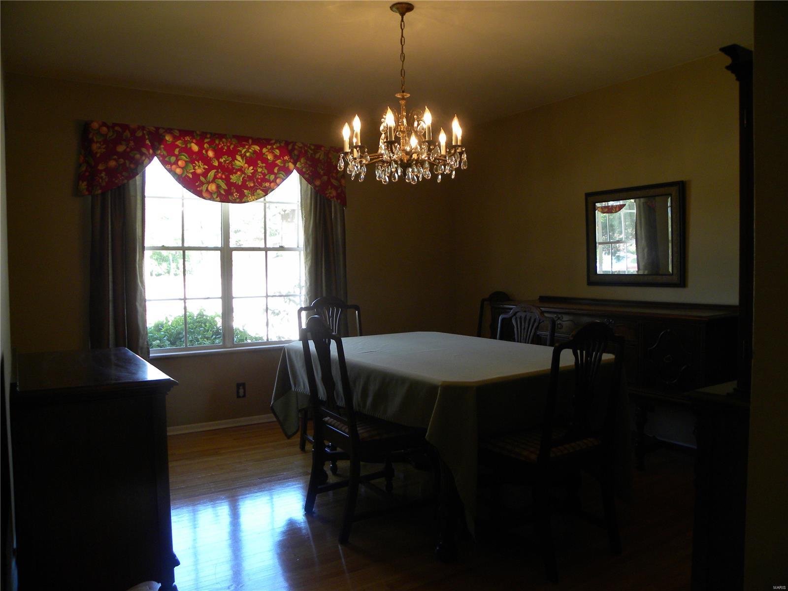15534 Clayton Road Ballwin, MO 63011 - Photo 19 of 33 Gallery Image 19